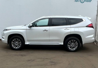 Подержанный автомобиль Mitsubishi Pajero Sport 2021 года (5 фото)