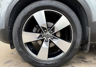 Подержанный автомобиль Volvo XC40 2018 года (9 фото)