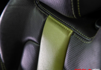 Подержанный автомобиль Land Rover Range Rover Evoque 2012 года (16 фото)