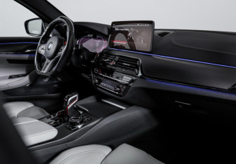 Подержанный автомобиль BMW M5 Sedan 2022 года (9 фото)