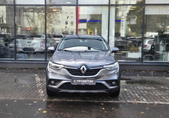 Подержанный автомобиль Renault Arkana 2019 года (2 фото)