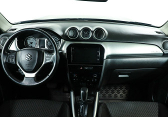 Подержанный автомобиль Suzuki Vitara 2018 года (8 фото)