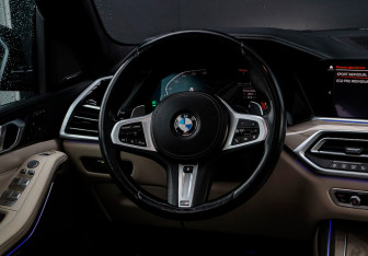 Подержанный автомобиль BMW X7 2020 года (18 фото)