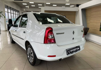 Подержанный автомобиль Renault Logan Sedan 2011 года (7 фото)