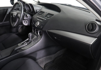 Подержанный автомобиль Mazda 3 Sedan 2010 года (10 фото)
