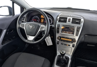 Подержанный автомобиль Toyota Avensis Sedan 2012 года (29 фото)