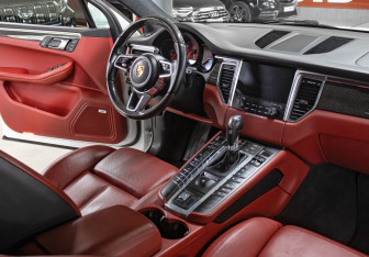 Подержанный автомобиль Porsche Macan 2017 года (11 фото)