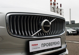 Подержанный автомобиль Volvo S90 2020 года (27 фото)