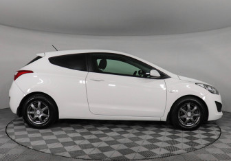 Подержанный автомобиль Hyundai i30 Hatchback 2013 года (4 фото)