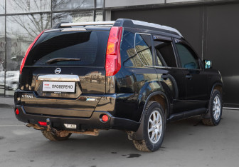 Подержанный автомобиль Nissan X-Trail 2010 года (4 фото)
