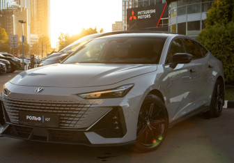 Подержанный автомобиль Changan UNI-V 2023 года (23 фото)