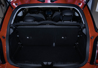 Подержанный автомобиль MINI Hatch 2019 года (23 фото)