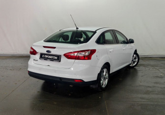 Подержанный автомобиль Ford Focus Sedan 2013 года (6 фото)