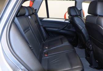 Подержанный автомобиль BMW X5 2012 года (21 фото)