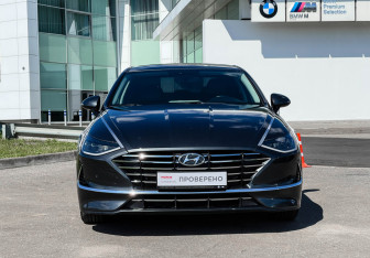 Подержанный автомобиль Hyundai Sonata 2020 года (2 фото)