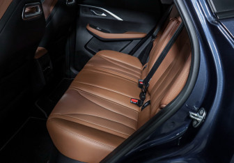 Подержанный автомобиль Omoda C5 2022 года (10 фото)