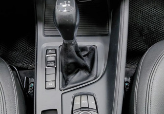 Подержанный автомобиль BMW X1 2018 года (16 фото)