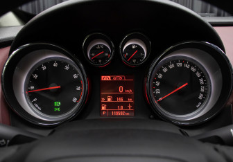 Подержанный автомобиль Opel Astra Hatchback 2013 года (13 фото)