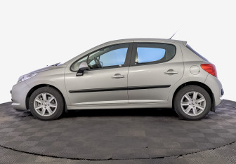 Подержанный автомобиль Peugeot 207 Hatchback 2008 года (8 фото)