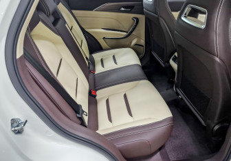 Новый FAW Bestune T77 2023 (12 фото)