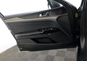 Подержанный автомобиль Kia K5 2020 года (20 фото)