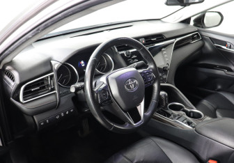 Подержанный автомобиль Toyota Camry Sedan 2019 года (9 фото)
