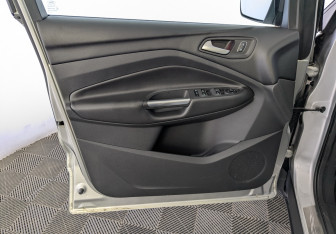 Подержанный автомобиль Ford Kuga 2018 года (19 фото)