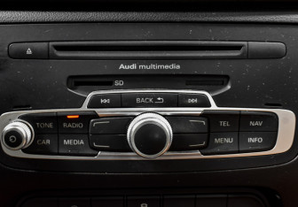 Подержанный автомобиль Audi Q3 2013 года (19 фото)