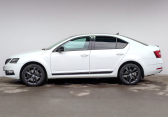Подержанный автомобиль Skoda Octavia Liftback 2017 года (8 фото)