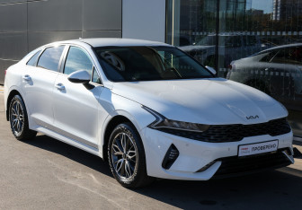 Подержанный автомобиль Kia K5 2021 года (3 фото)
