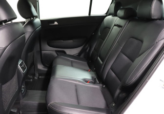 Подержанный автомобиль Kia Sportage 2016 года (10 фото)