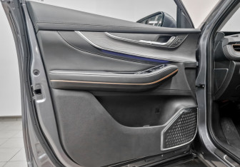 Подержанный автомобиль Exeed LX 2022 года (20 фото)