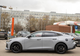 Подержанный автомобиль Changan UNI-V 2023 года (6 фото)