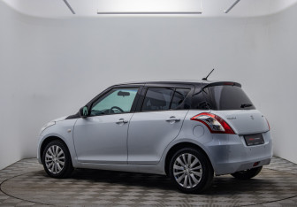 Подержанный автомобиль Suzuki Swift Hatchback 2011 года (3 фото)