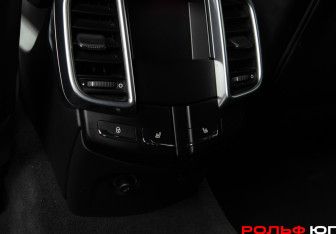 Подержанный автомобиль Porsche Cayenne 2017 года (23 фото)