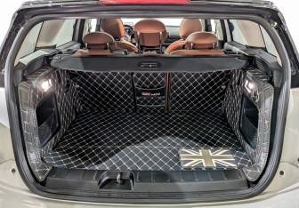 Подержанный автомобиль MINI Clubman Wagon 2022 года (10 фото)