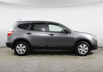 Подержанный автомобиль Nissan Qashqai+2 2011 года (4 фото)