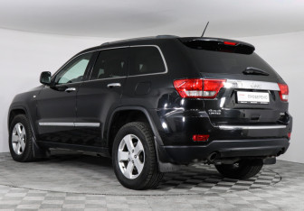 Подержанный автомобиль Jeep Grand Cherokee 2012 года (7 фото)