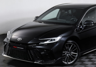 Подержанный автомобиль Toyota Camry Sedan 2025 года (28 фото)