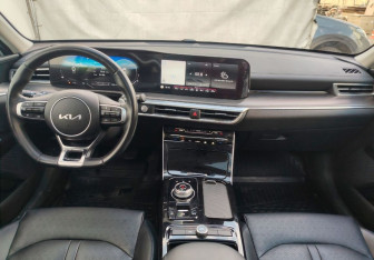 Подержанный автомобиль Kia K5 2023 года (9 фото)