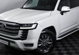 Подержанный автомобиль Toyota Land Cruiser Suv 2021 года (23 фото)