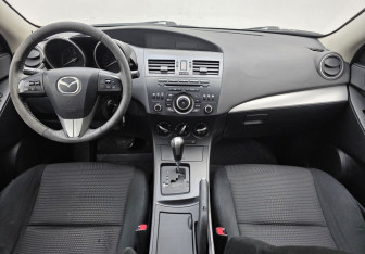 Подержанный автомобиль Mazda 3 Hatchback 2012 года (11 фото)