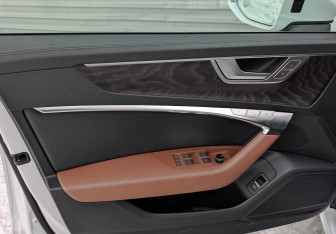 Подержанный автомобиль Audi A6 Sedan 2022 года (18 фото)