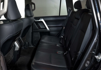Подержанный автомобиль Toyota Land Cruiser Prado 2018 года (11 фото)