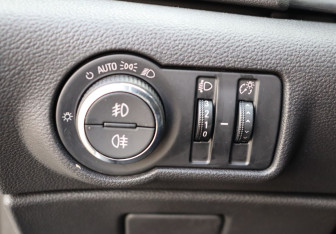 Подержанный автомобиль Opel Astra Hatchback 2011 года (12 фото)
