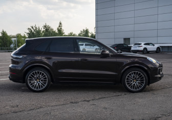 Подержанный автомобиль Porsche Cayenne 2019 года (5 фото)