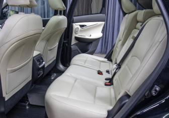 Подержанный автомобиль Infiniti QX50 2019 года (12 фото)