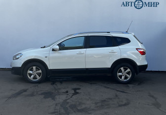 Подержанный автомобиль Nissan Qashqai+2 2011 года (8 фото)