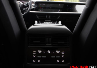 Подержанный автомобиль Porsche Cayenne 2023 года (22 фото)