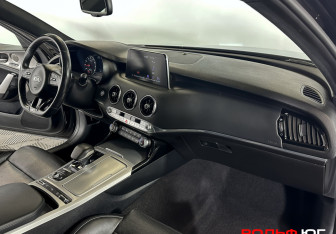 Подержанный автомобиль Kia Stinger 2018 года (9 фото)